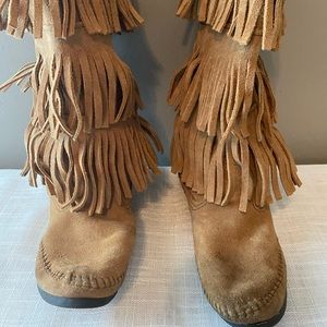 Minnetonka 3-layer fringe boots